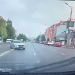 Видео: Спешащие автомобилисты едва не спровоцировали аварию